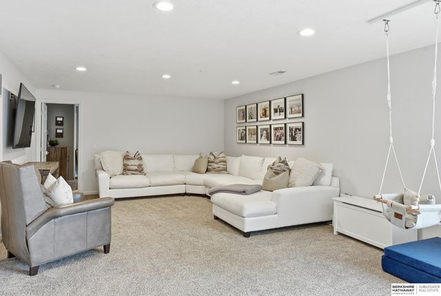 9009 N 171 Street, Bennington, NE 68007