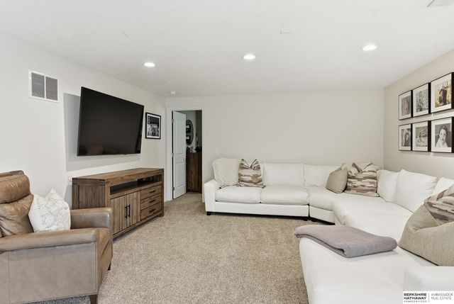 9009 N 171 Street, Bennington, NE 68007
