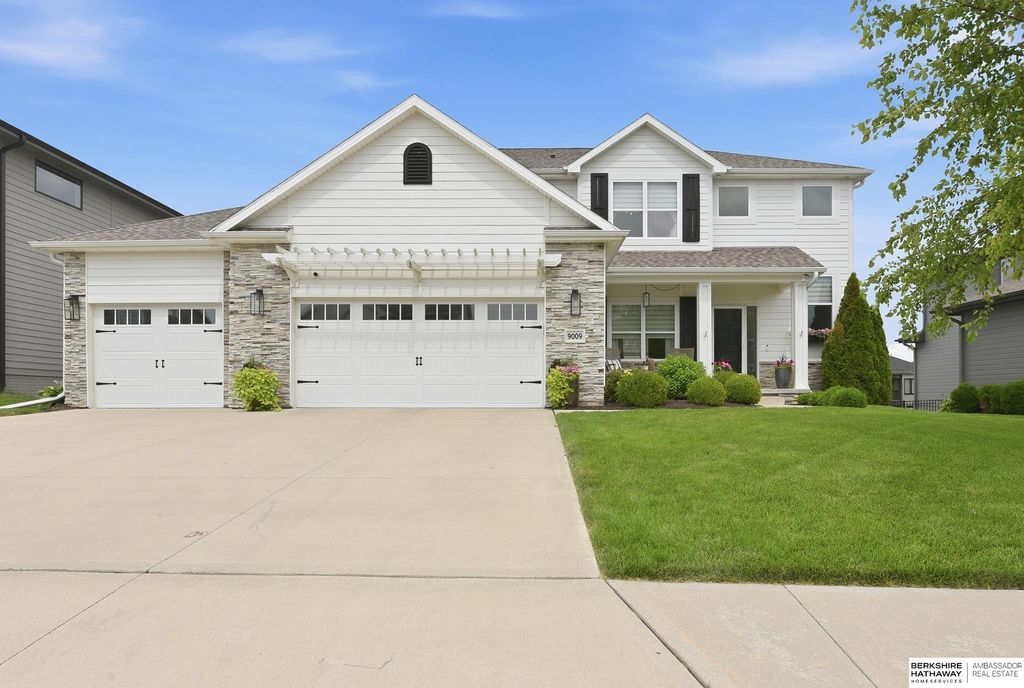 9009 N 171 Street, Bennington, NE 68007
