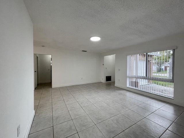 11420 NW 35th Street, Sunrise, FL 33323