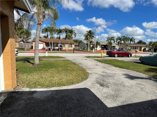 11420 NW 35th Street, Sunrise, FL 33323