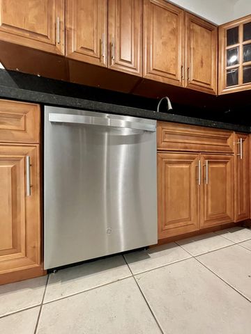 11420 NW 35th Street, Sunrise, FL 33323