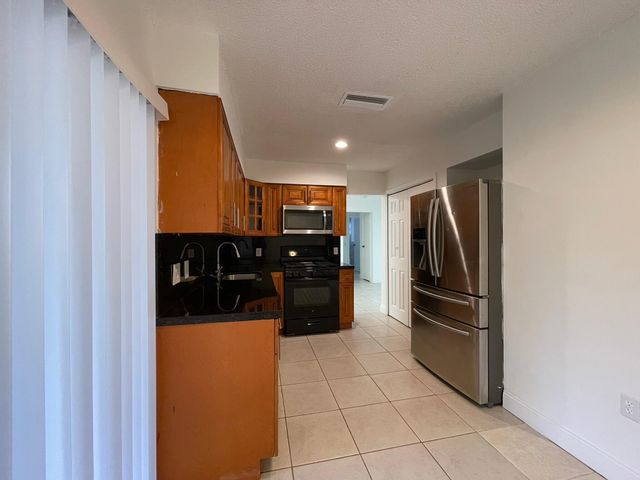 11420 NW 35th Street, Sunrise, FL 33323