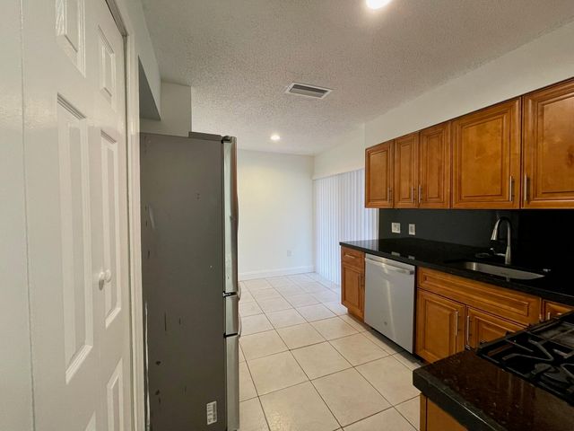 11420 NW 35th Street, Sunrise, FL 33323