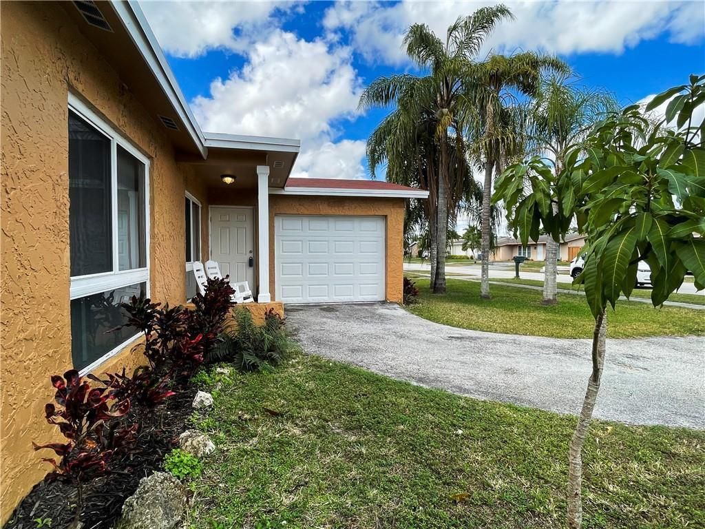 11420 NW 35th Street, Sunrise, FL 33323