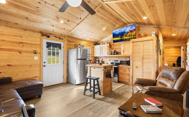 4166 W FM 13, Henderson, TX 75654