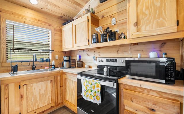 4166 W FM 13, Henderson, TX 75654