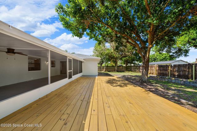 874 Tyrol Avenue NW, Palm Bay, FL 32907