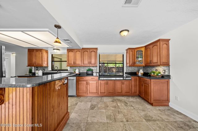 874 Tyrol Avenue NW, Palm Bay, FL 32907