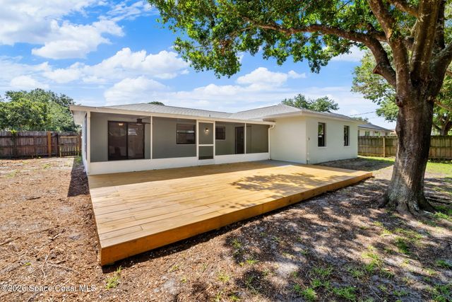 874 Tyrol Avenue NW, Palm Bay, FL 32907