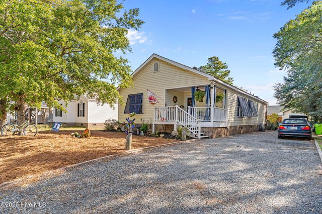 212 NE 33rd Street, Oak Island, NC 28465