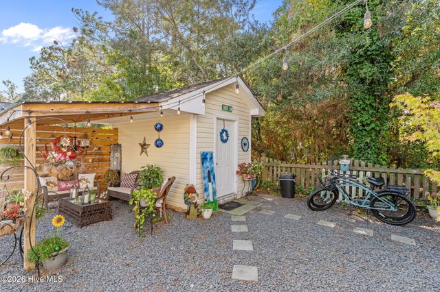 212 NE 33rd Street, Oak Island, NC 28465