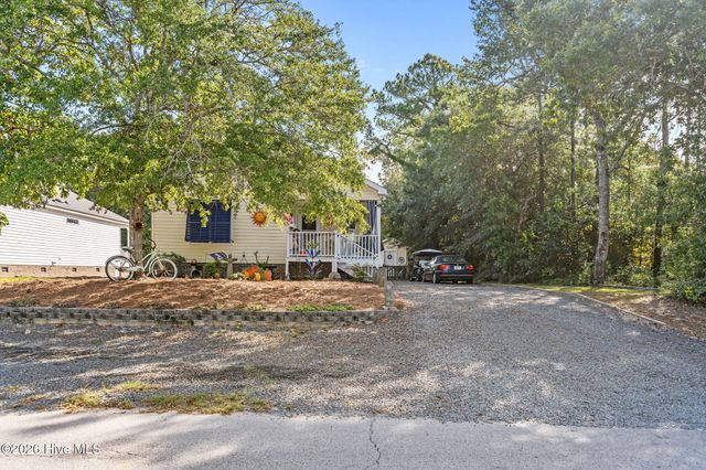 212 NE 33rd Street, Oak Island, NC 28465