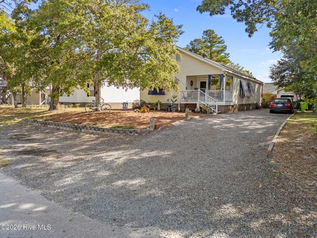 212 NE 33rd Street, Oak Island, NC 28465