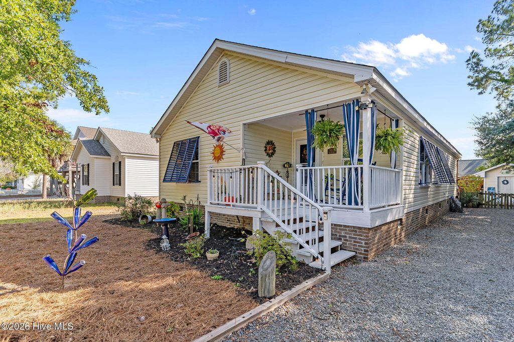 212 NE 33rd Street, Oak Island, NC 28465
