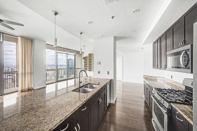 900 20th Ave S Apt 1615, Nashville, TN 37212