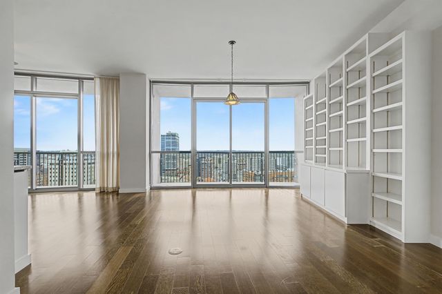 900 20th Ave S Apt 1615, Nashville, TN 37212
