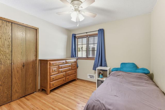 26 19th Avenue SW, New Brighton, MN 55112