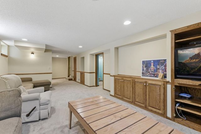 26 19th Avenue SW, New Brighton, MN 55112