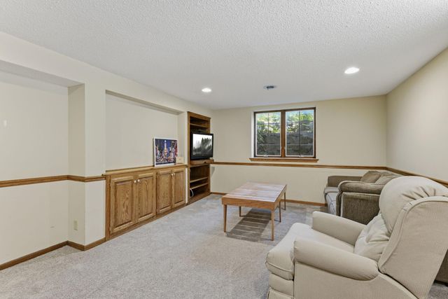 26 19th Avenue SW, New Brighton, MN 55112