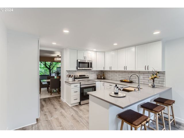 26 GREENRIDGE Ct, Lake Oswego, OR 97035