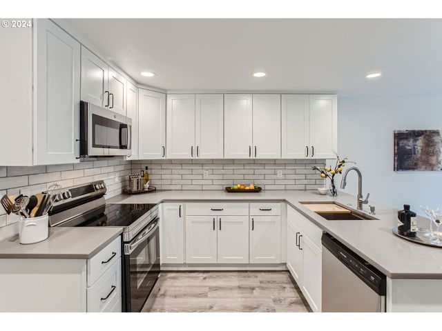 26 GREENRIDGE Ct, Lake Oswego, OR 97035