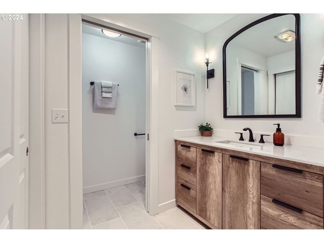 26 GREENRIDGE Ct, Lake Oswego, OR 97035
