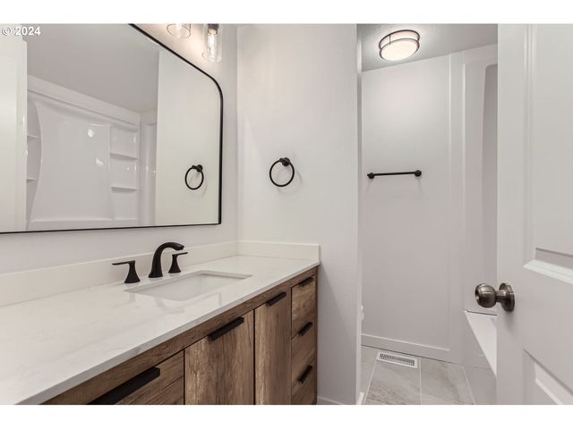 26 GREENRIDGE Ct, Lake Oswego, OR 97035