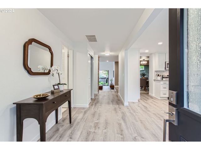 26 GREENRIDGE Ct, Lake Oswego, OR 97035