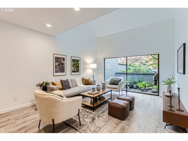26 GREENRIDGE Ct, Lake Oswego, OR 97035