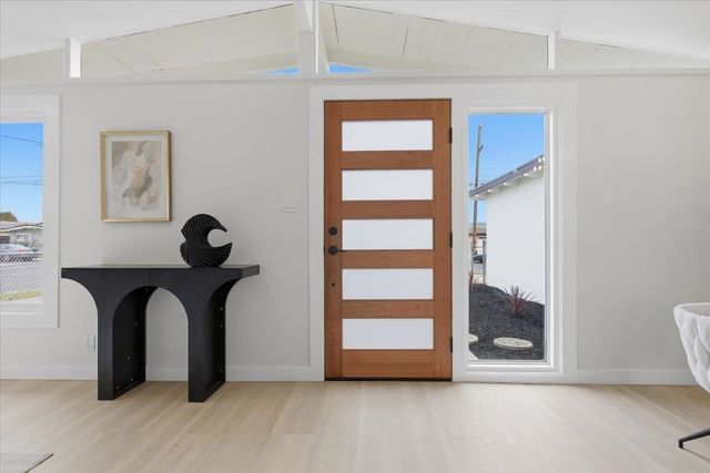 27707 La Porte Ave, Hayward, CA 94545