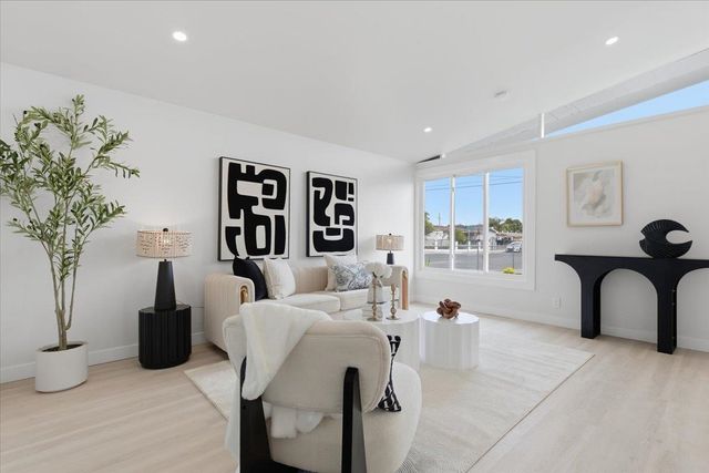 27707 La Porte Ave, Hayward, CA 94545