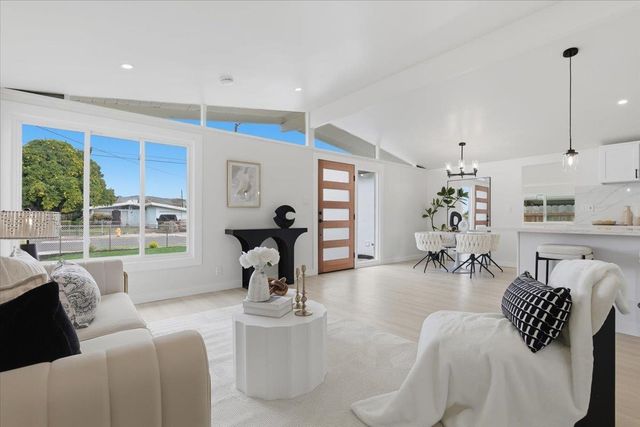 27707 La Porte Ave, Hayward, CA 94545