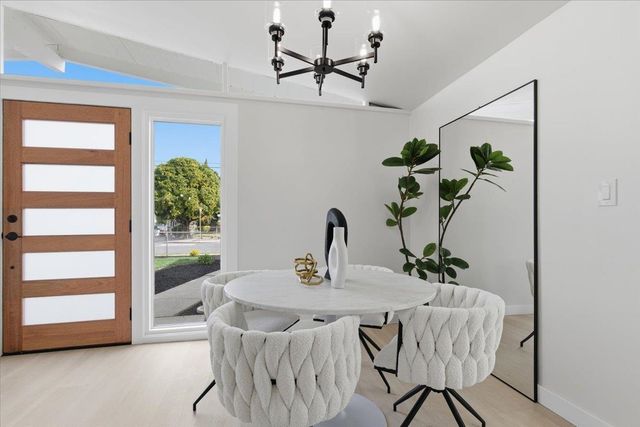 27707 La Porte Ave, Hayward, CA 94545