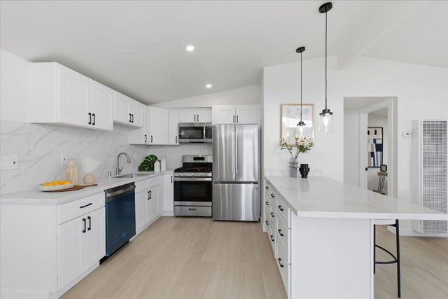 27707 La Porte Ave, Hayward, CA 94545