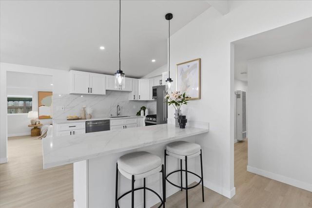 27707 La Porte Ave, Hayward, CA 94545