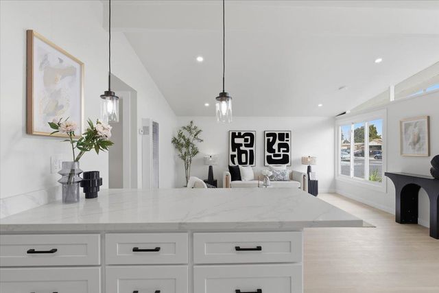 27707 La Porte Ave, Hayward, CA 94545