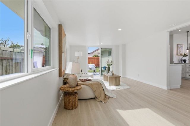 27707 La Porte Ave, Hayward, CA 94545