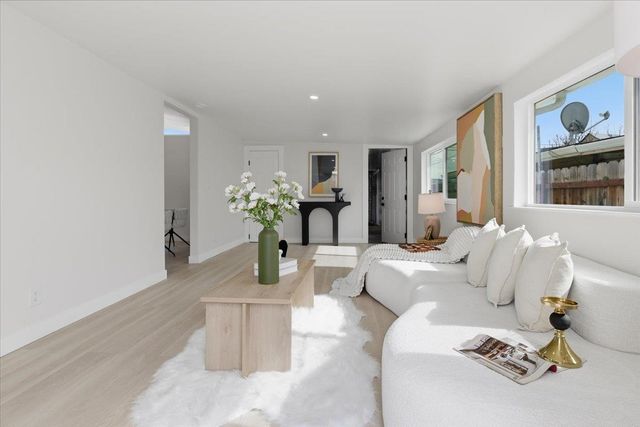 27707 La Porte Ave, Hayward, CA 94545