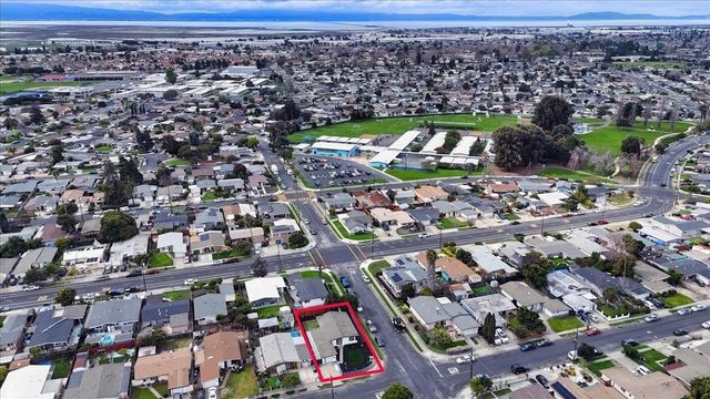 27707 La Porte Ave, Hayward, CA 94545