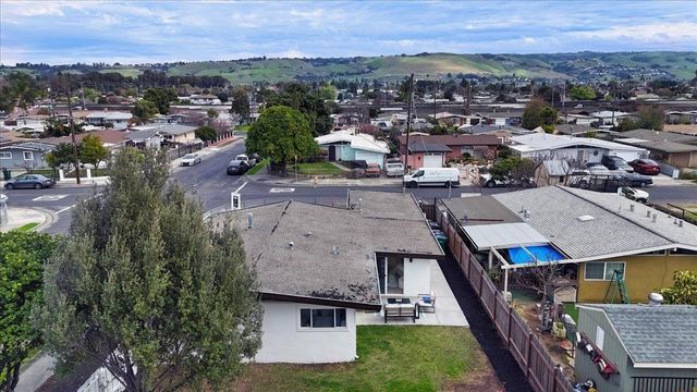 27707 La Porte Ave, Hayward, CA 94545