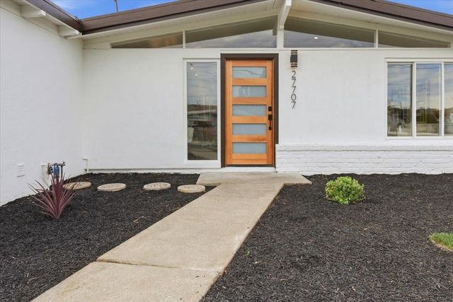 27707 La Porte Ave, Hayward, CA 94545