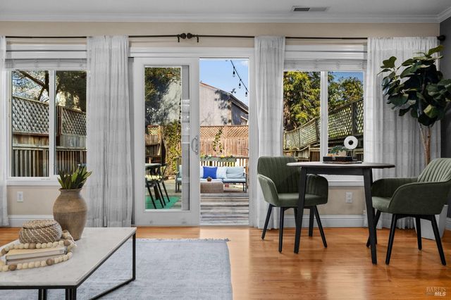 12 Rain Tree Ct, Petaluma, CA 94952