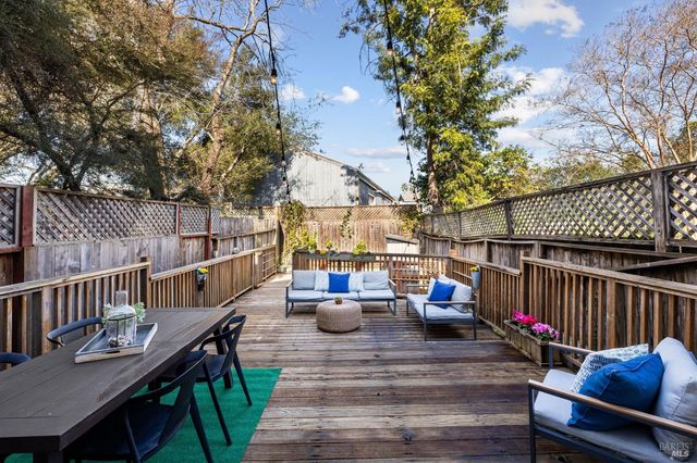 12 Rain Tree Ct, Petaluma, CA 94952