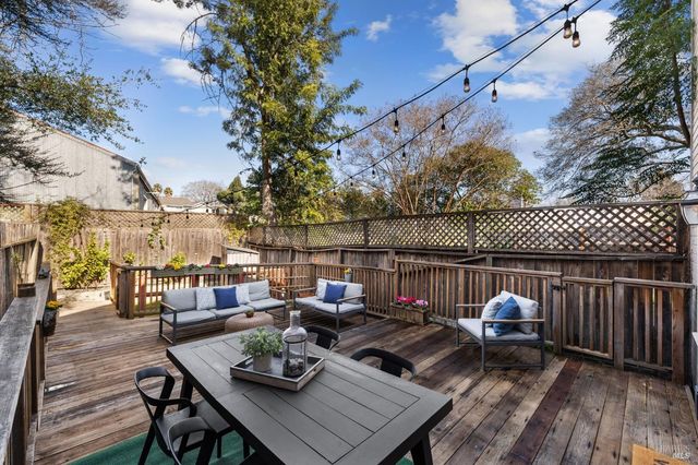 12 Rain Tree Ct, Petaluma, CA 94952