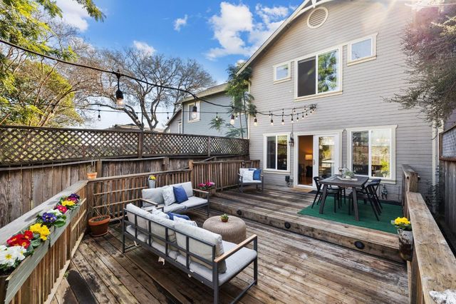 12 Rain Tree Ct, Petaluma, CA 94952