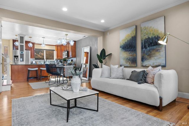 12 Rain Tree Ct, Petaluma, CA 94952