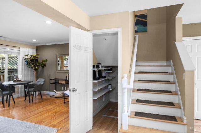 12 Rain Tree Ct, Petaluma, CA 94952