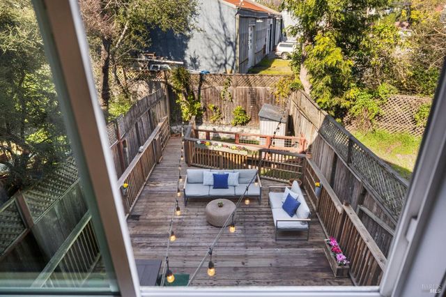 12 Rain Tree Ct, Petaluma, CA 94952