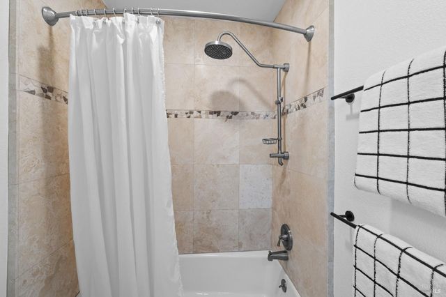 12 Rain Tree Ct, Petaluma, CA 94952